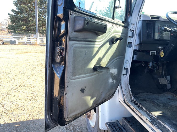 international-4700-image-27