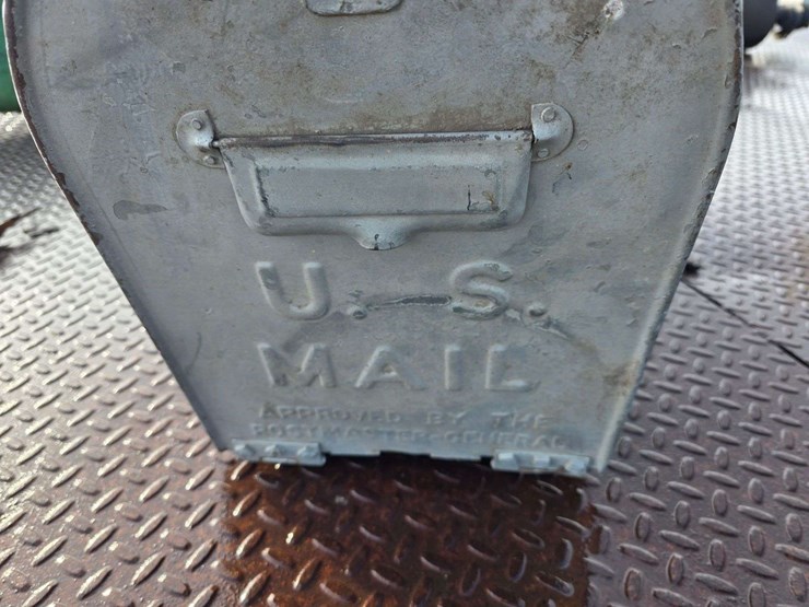 large-vintage-mail-box,-14”-x-10.5”-x-2’,-needs-some-repair-image-6