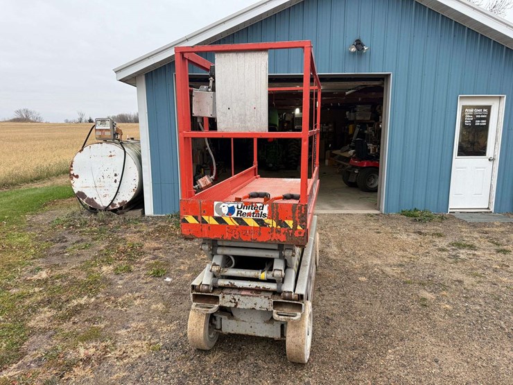 sky-jacker-model-3220-battery-powered-lift,-32”-wide-platform-w/3’-extension,-will-lift-20’,-474-hou-image-3