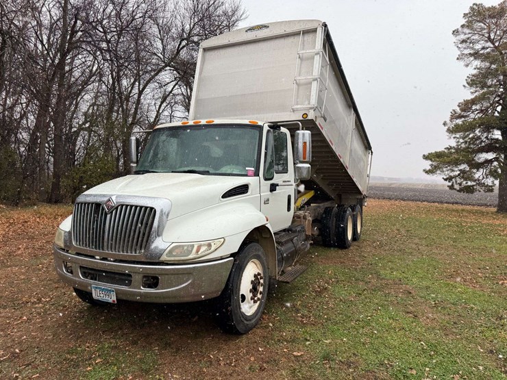 2004-international-durastar-4400-image-2