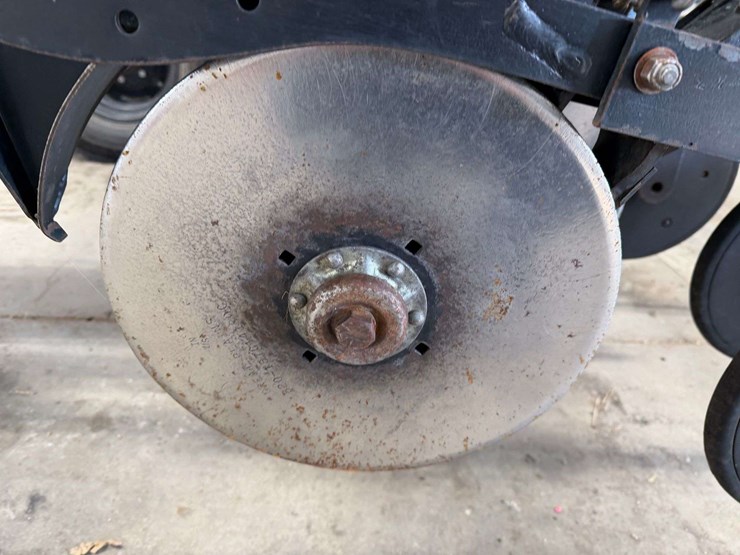 great-plains-20’-grain-drill,-10”-spacing,-3pt-converted-into-a-pull-type,-has-markers,-front-coulte-image-32