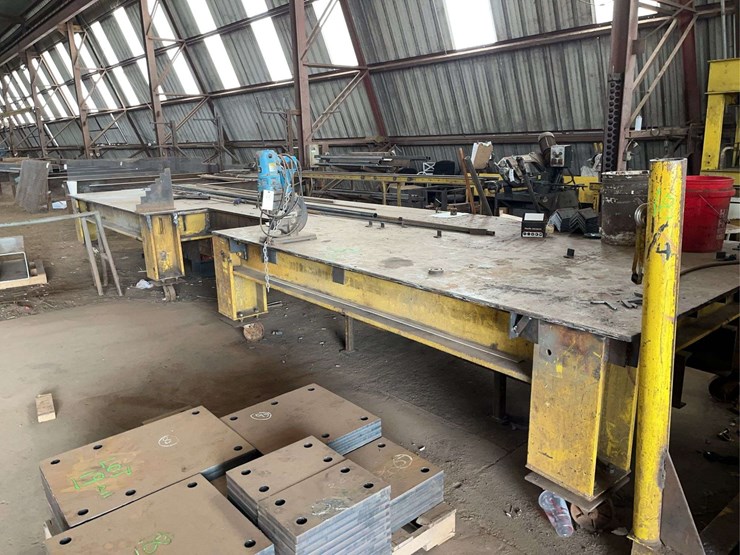 large-steel-welding-table-on-castors-image-2