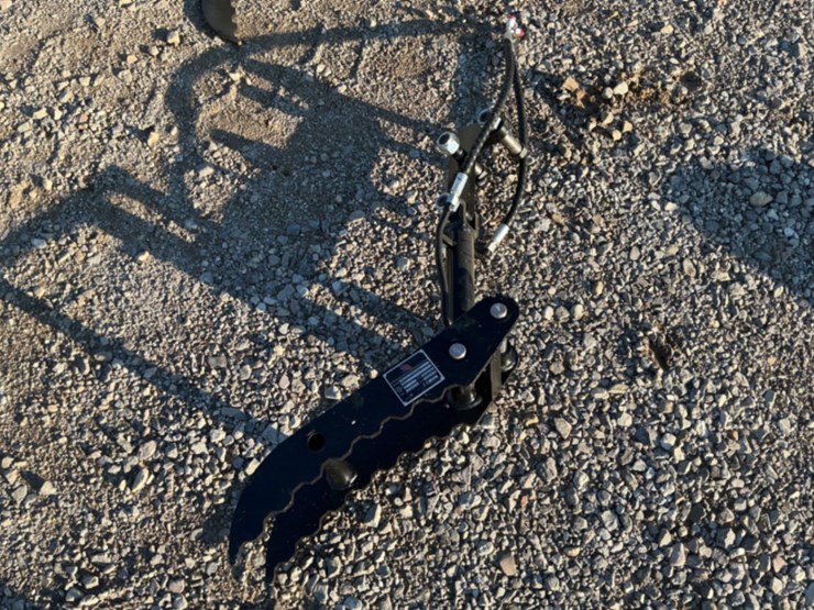 hydraulic-thumb-clamp-for-mini-excavator-image-1