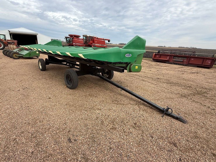 2024-john-deere-12-image-1