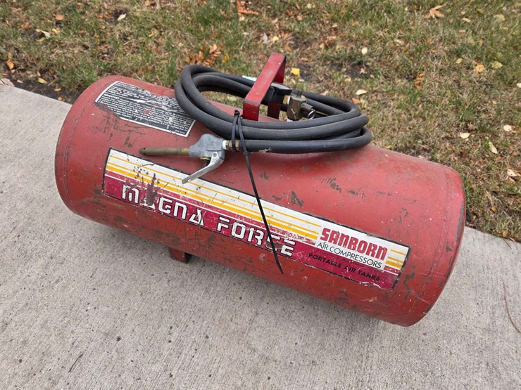 magna-force-20-gallon-portable-air-tank-image-1