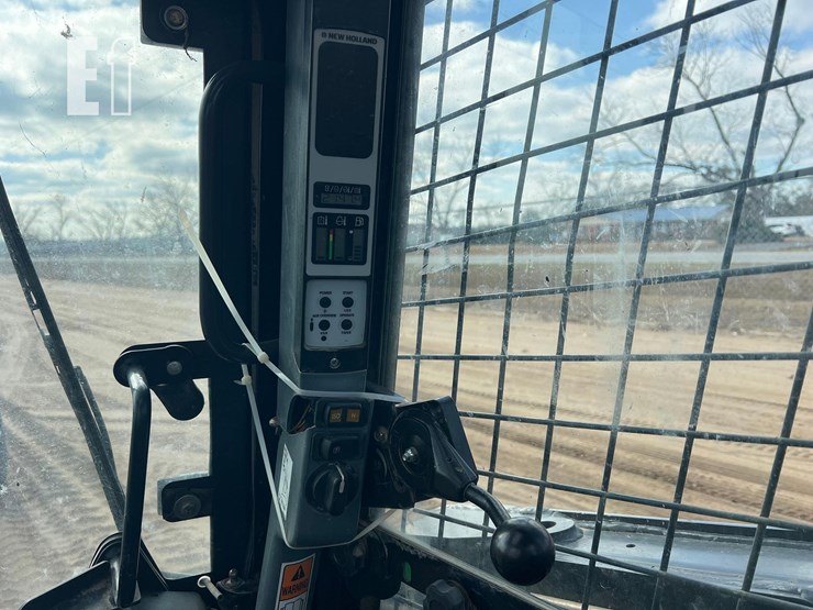 new-holland-c227-image-24