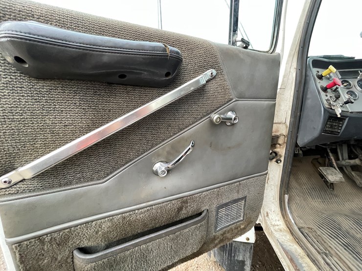 ford-lt9000-image-60