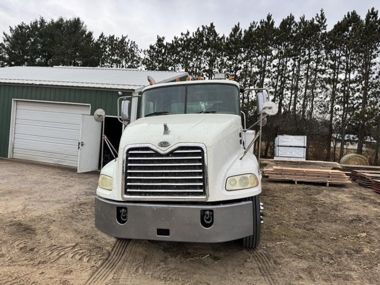 2006-mack-vision-cx612-image-2