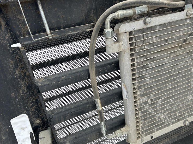 2016-caterpillar-259d-image-21