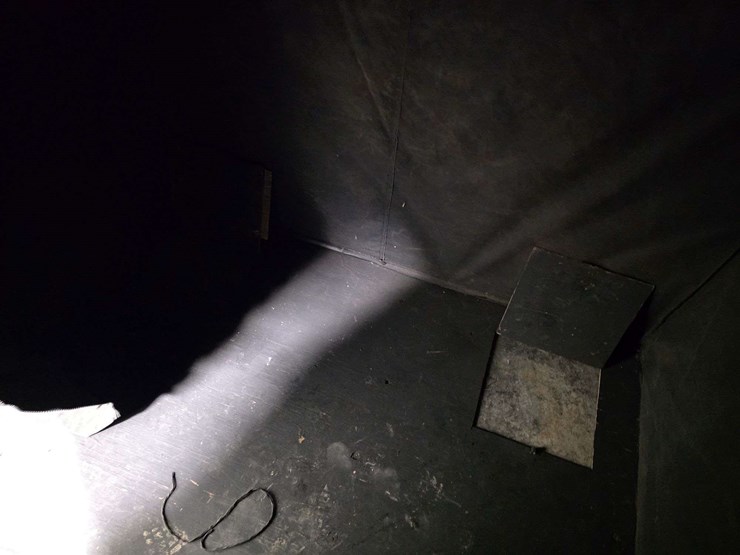 7.5’-x-5.5’-mankato-portable-fish/spearing-house,-2-hole-and-spear-hole-with-furnace-vent-image-14