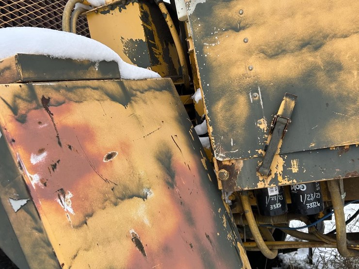 1981-oshkosh-green-snow-blower-image-10