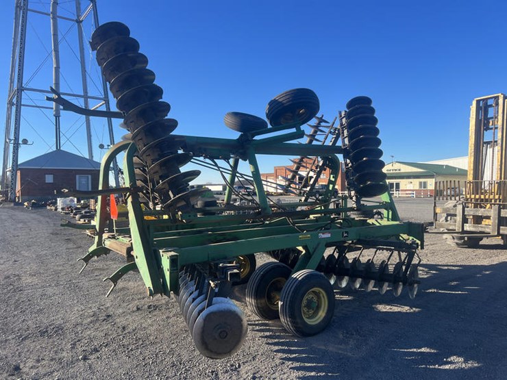 john-deere-235-image-5