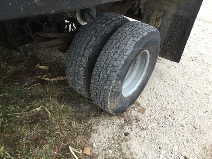 #4553-•-1995-ford-1-ton-flatbed-truck:-(has-clear-wi-title)-image-13