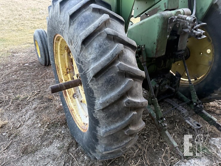 john-deere-4010-image-16