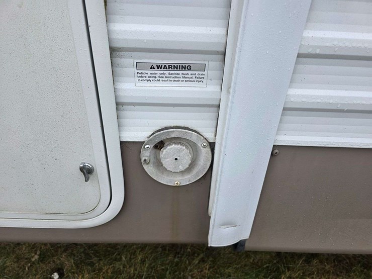 2004-prowler-fleetwood-5th-wheel-rv,-model-255-bhs,-12’-slide-out,-newer-19’-awning,-1-queen-front-b-image-20