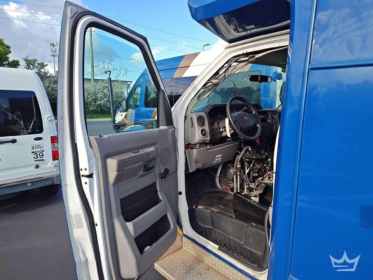 2017-ford-e450-image-24