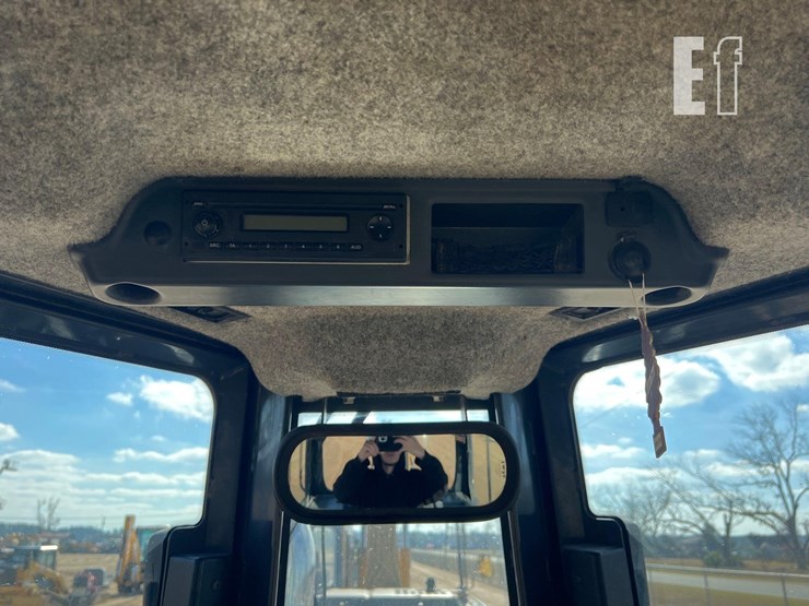 2015-deere-550k-lgp-image-36