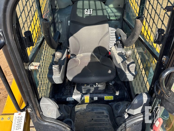 2022-caterpillar-299d3-image-24