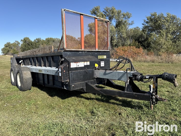 meyer’s-equipment-manufacturing-corp-2550-manure-spreader-image-3