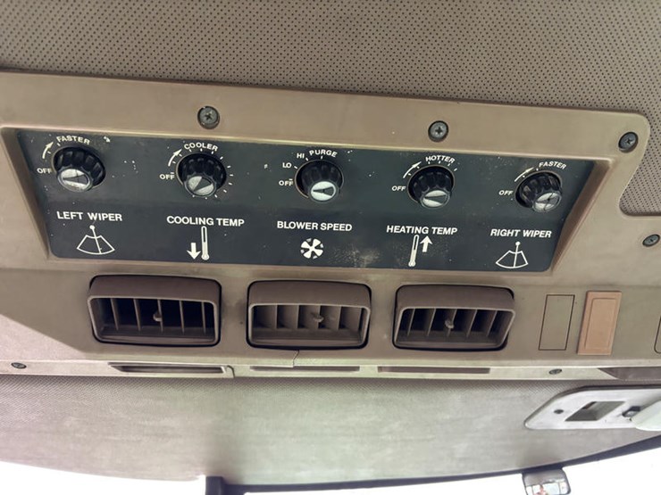 john-deere-2550-image-32