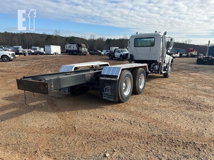 2016-mack-granite-gu433-image-5