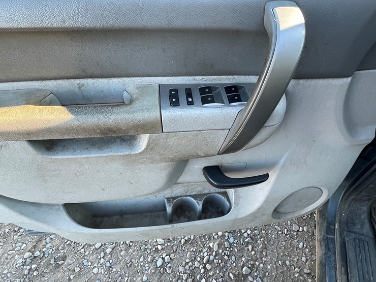 #1127-•-2013-chevrolet-silverado-pickup-truck-(has-mn-title)-image-29