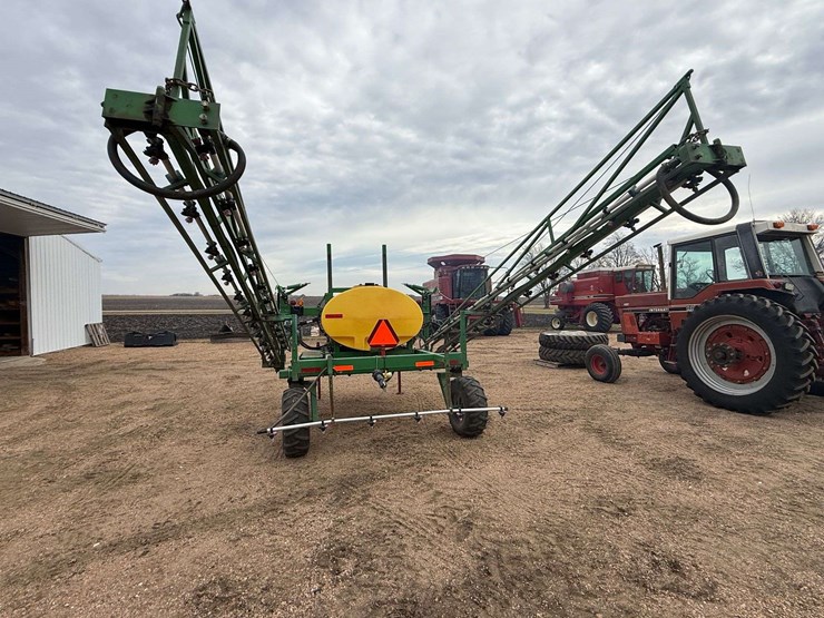 summers-90’-sprayer,-3pt-hookup,-500-gallon-tank,-5-section-shut-offs,-comes-with-controller,-wings-image-7