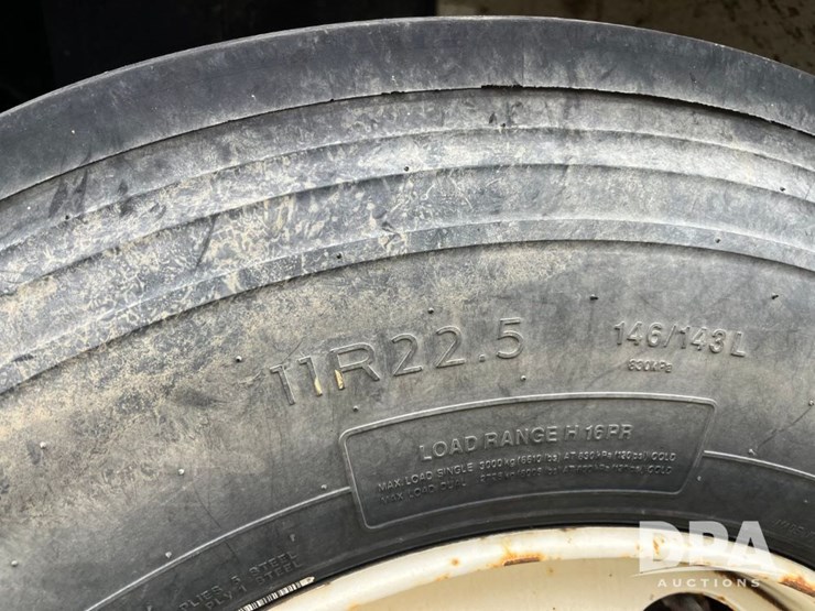 1999-freightliner-fl70-image-16