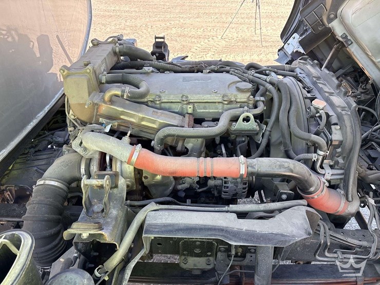 2019-isuzu-nrr-image-15