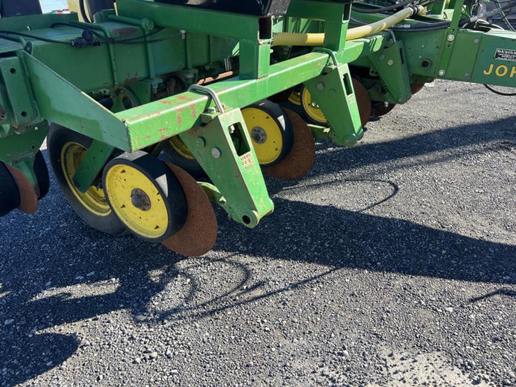 john-deere-7200-image-11