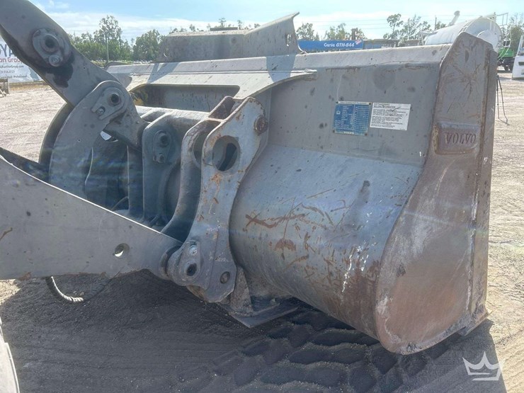 2014-volvo-l60g-image-26