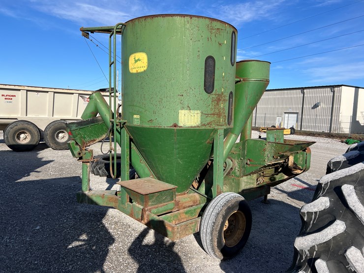 john-deere-400-image-6