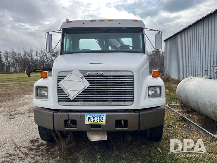 1999-freightliner-fl70-image-2