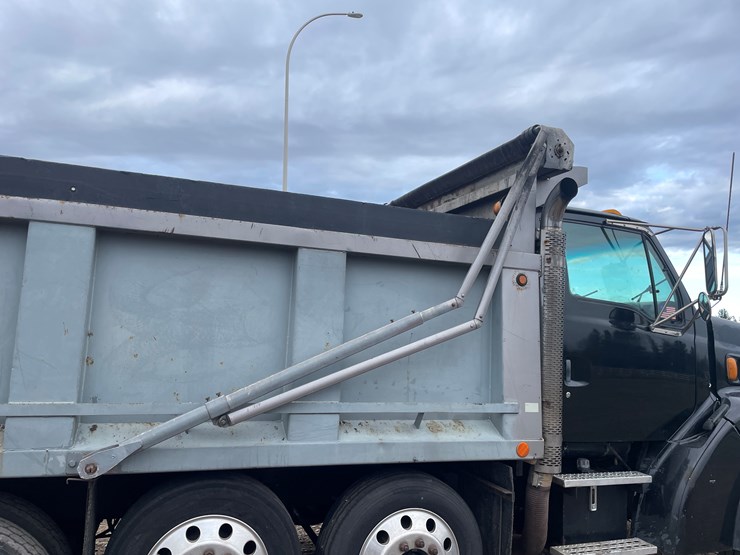 #1126-•-1999-sterling-dump-truck-(has-mn-title)-image-31