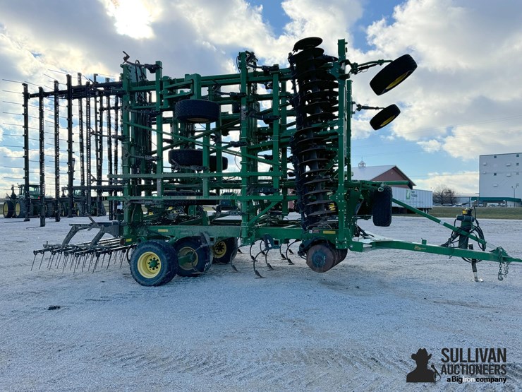 2022-john-deere-2330-image-4