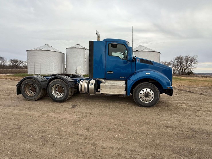 2016-kenworth-t880-image-7