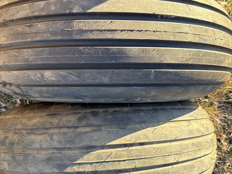 11l-15-mounted-&-unmounted-tires-image-11