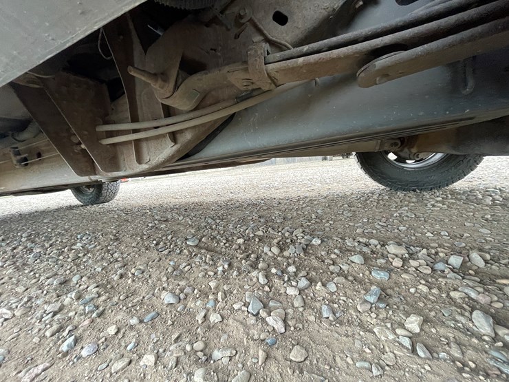 #1125-•-2013-chevrolet-silverado-pickup-truck-(has-mn-title)-image-17