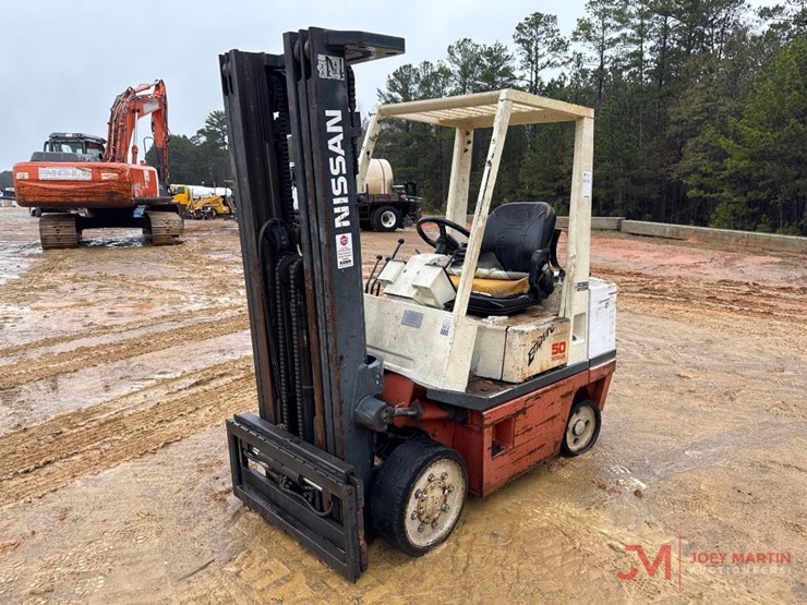 nissan-50-straight-mast-forklift-image-4