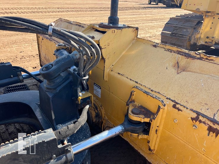 2013-deere-650k-lgp-image-18