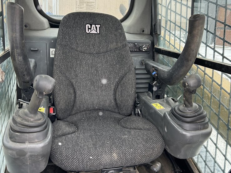 2019-caterpillar-259d-image-45