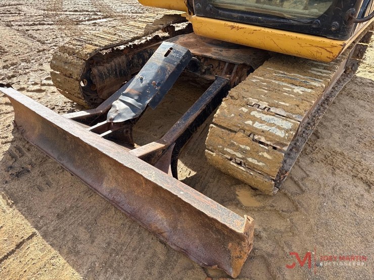 caterpillar-307d-image-12