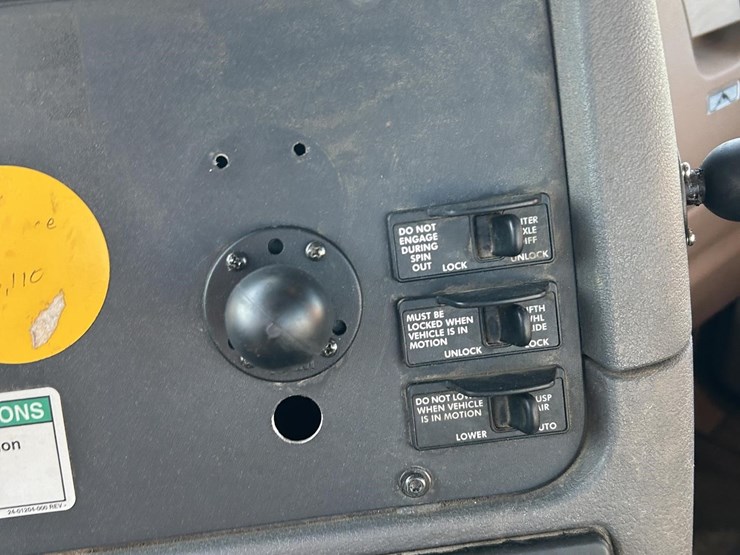 2012-freightliner-cascadia-125-image-25