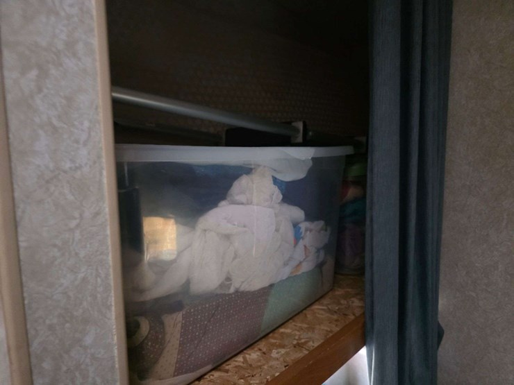 2004-prowler-fleetwood-5th-wheel-rv,-model-255-bhs,-12’-slide-out,-newer-19’-awning,-1-queen-front-b-image-45