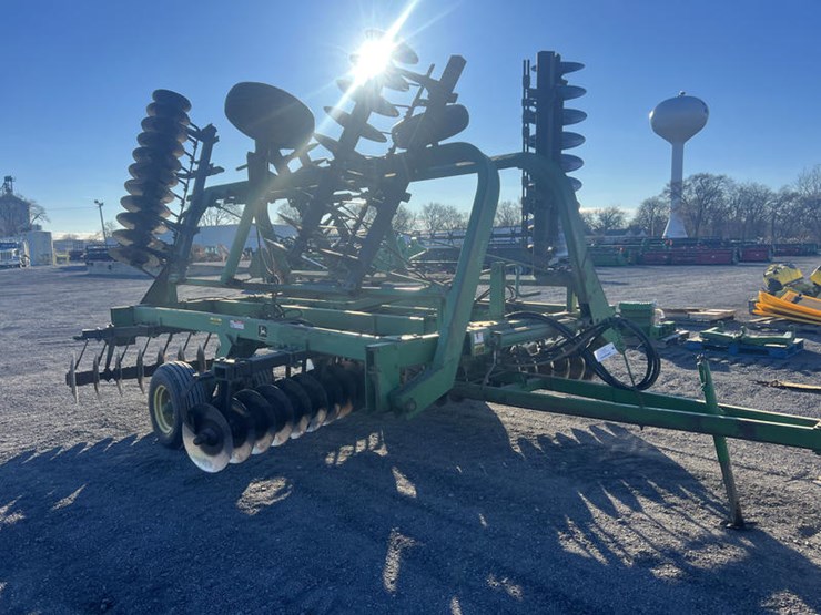 john-deere-235-image-3