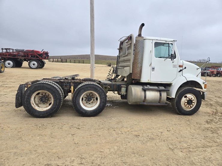 2000-international-8100-image-8