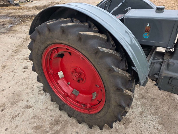 1938-case-cc-narrow-front-tractor,-new-12.4/11-36-rears,-pto,-crank-start,-sn:-4200966,-rebuilt-fro-image-38