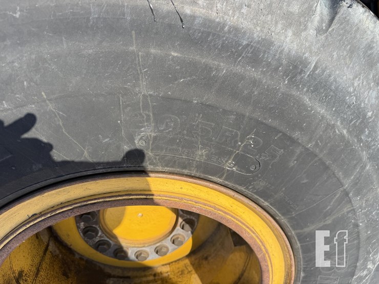 2011-deere-624k-image-6