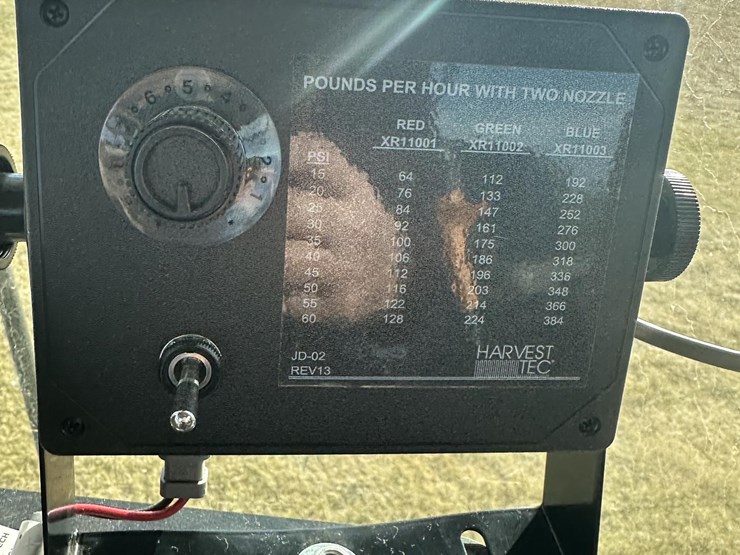 2018-john-deere-560m-image-11