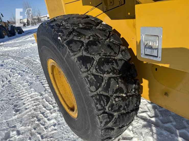 2011-deere-624k-image-8